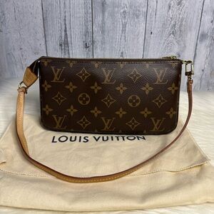 LOUIS VUITTON pochette accesory bag in monogram